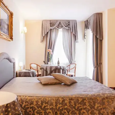 Del Sorriso מלון ונוסה